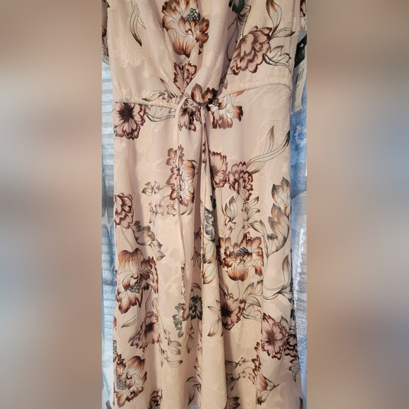 Floral Cream Dress - Picture 4 of 10